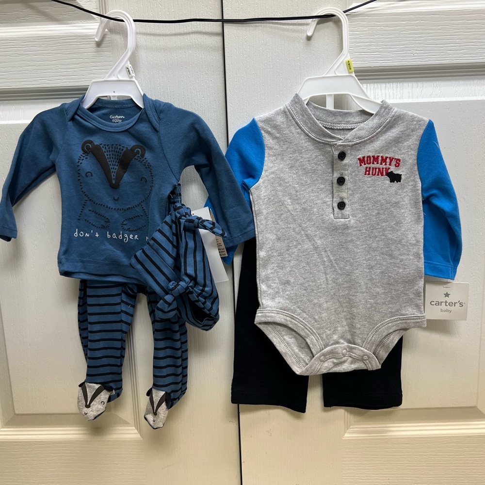 NWT baby 0-3 months 5 pc lot. Two sets carters and Gerber brands. Organic cotton